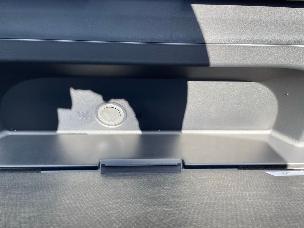 New 2026 Star White Metallic Tri-Coat Ford MAX Platinum® image 32