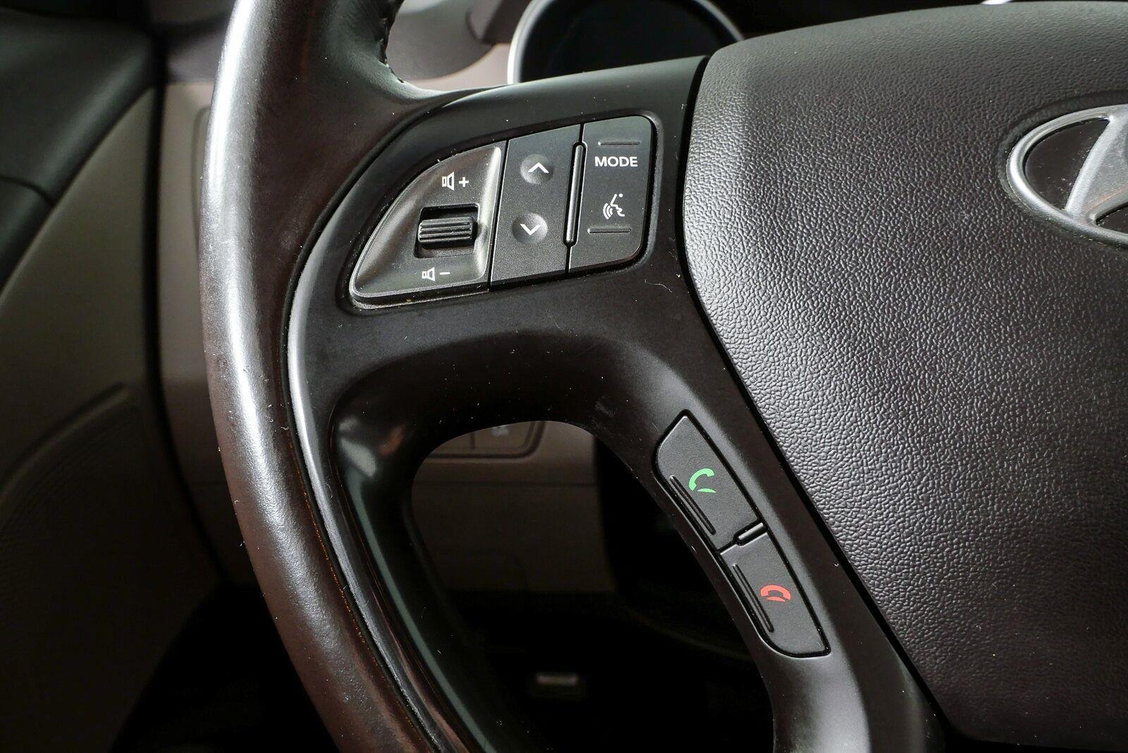Used 2014 Laguna Blue Metallic Hyundai SE image 10