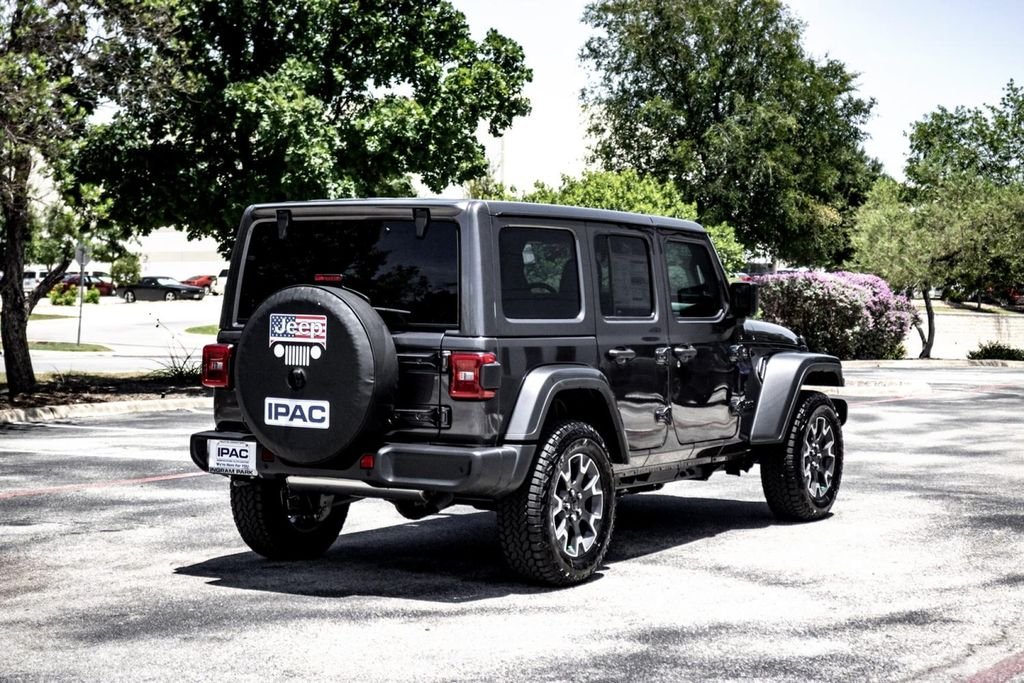 New 2025 Granite Crystal Metallic Clear-Coat Exterior Paint Jeep Sahara image 4