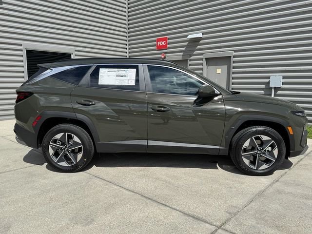 New 2025 Green Hyundai SEL image 2