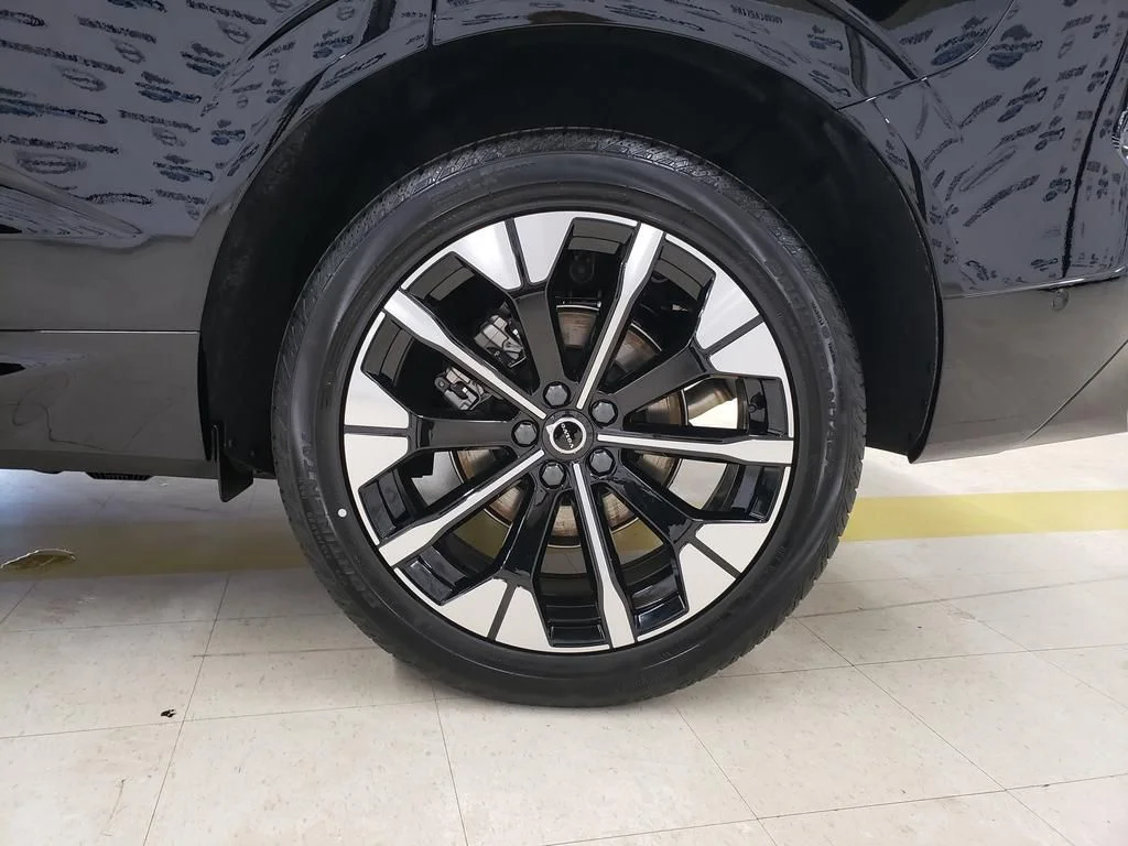 New 2026 Onyx Black Volvo Plus image 26