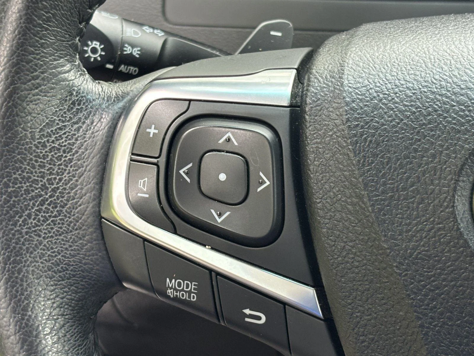 Used 2017 Blizzard Pearl Toyota SE image 14