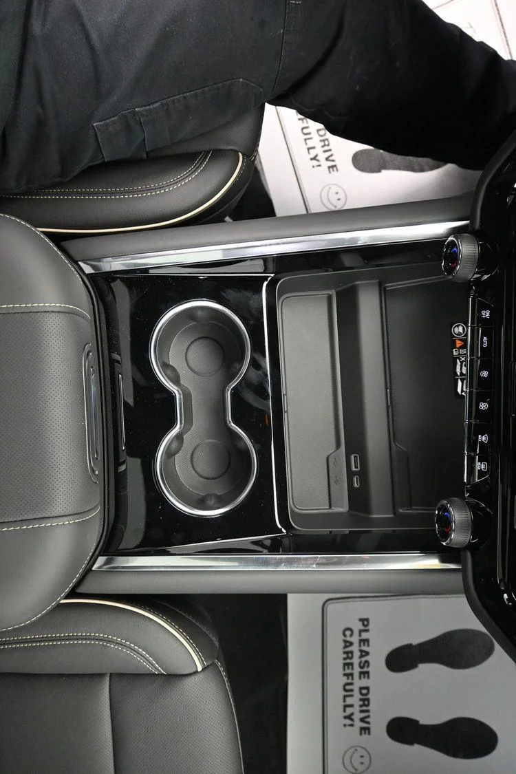 2026 Chevrolet Suburban Premier - Photo 38