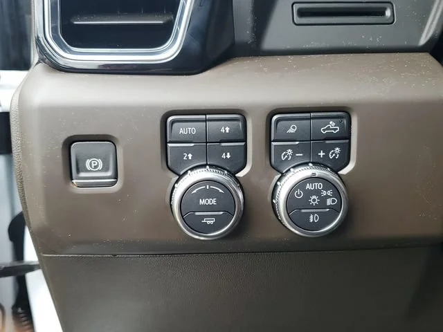 Used 2025 White Frost Tricoat GMC Denali image 12