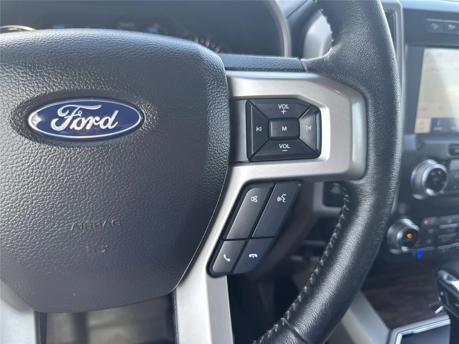 Used 2019 Ingot Silver Ford LARIAT image 22