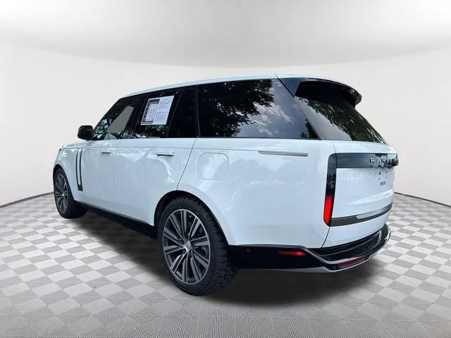 Used 2023 White Land Rover P440e SE image 7