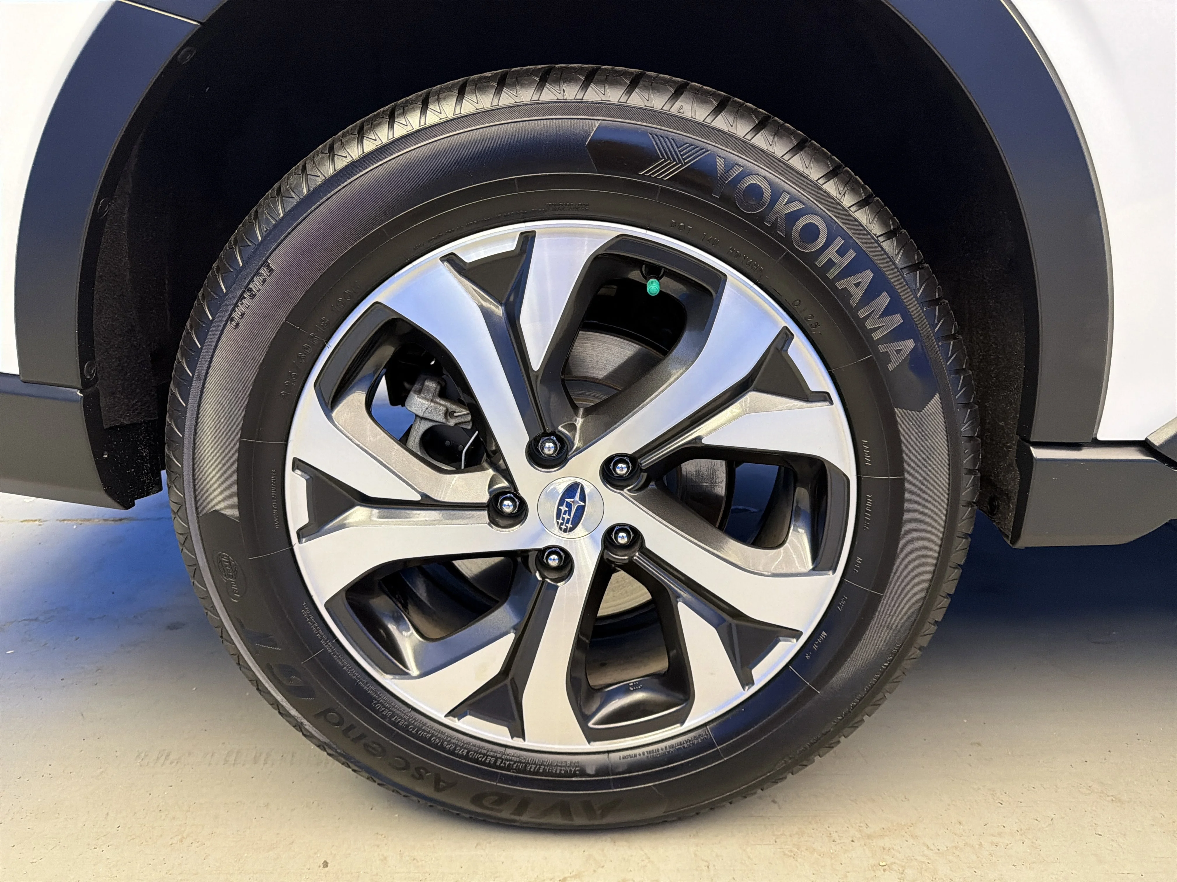 Used 2022 Crystal White Pearl Subaru Limited XT image 9