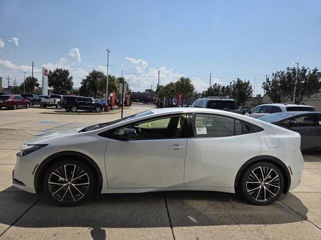 New 2027 Wind Chill Pearl Toyota XLE image 6