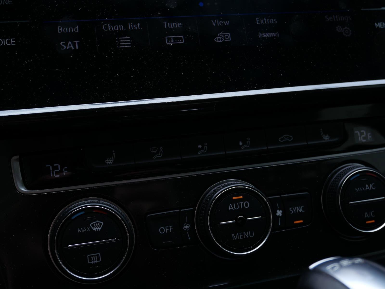 Used 2018  Volkswagen S image 17