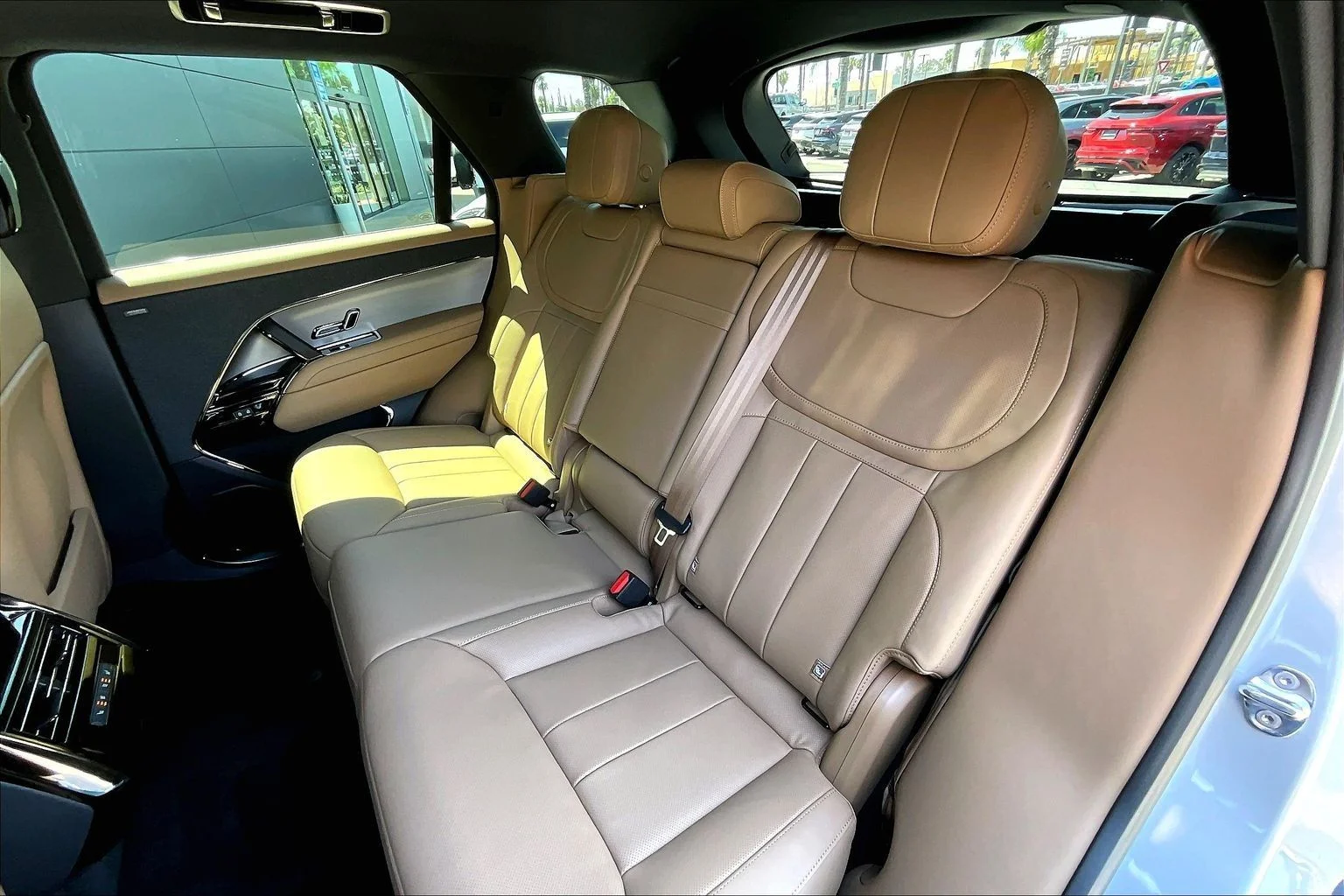 New 2026 Borasco Grey Land Rover SE image 10