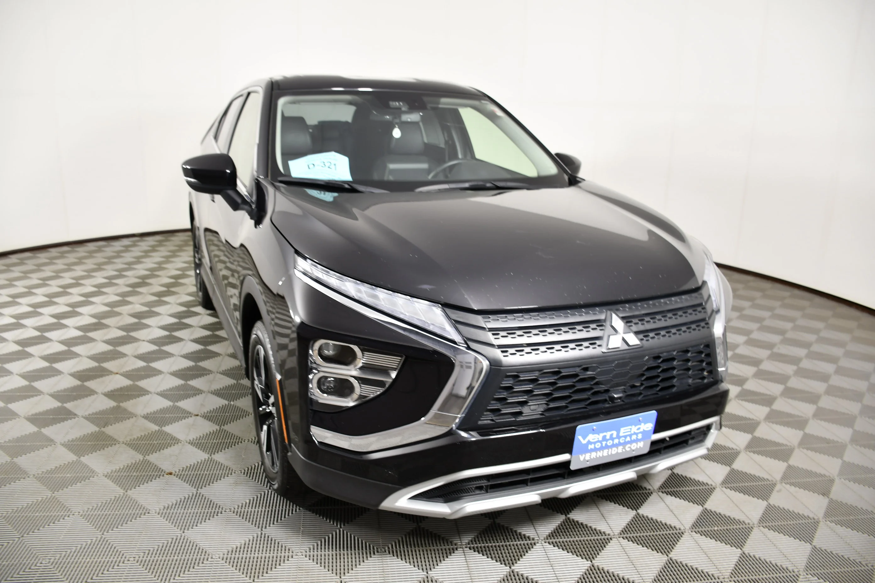 Certified Used 2025 Black Mitsubishi SE image 3