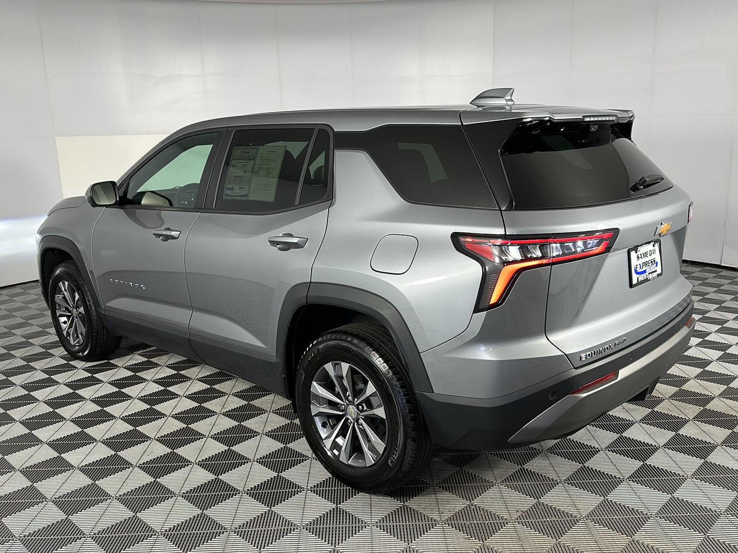 Used 2025 Sterling Gray Metallic Chevrolet AWD LT image 23