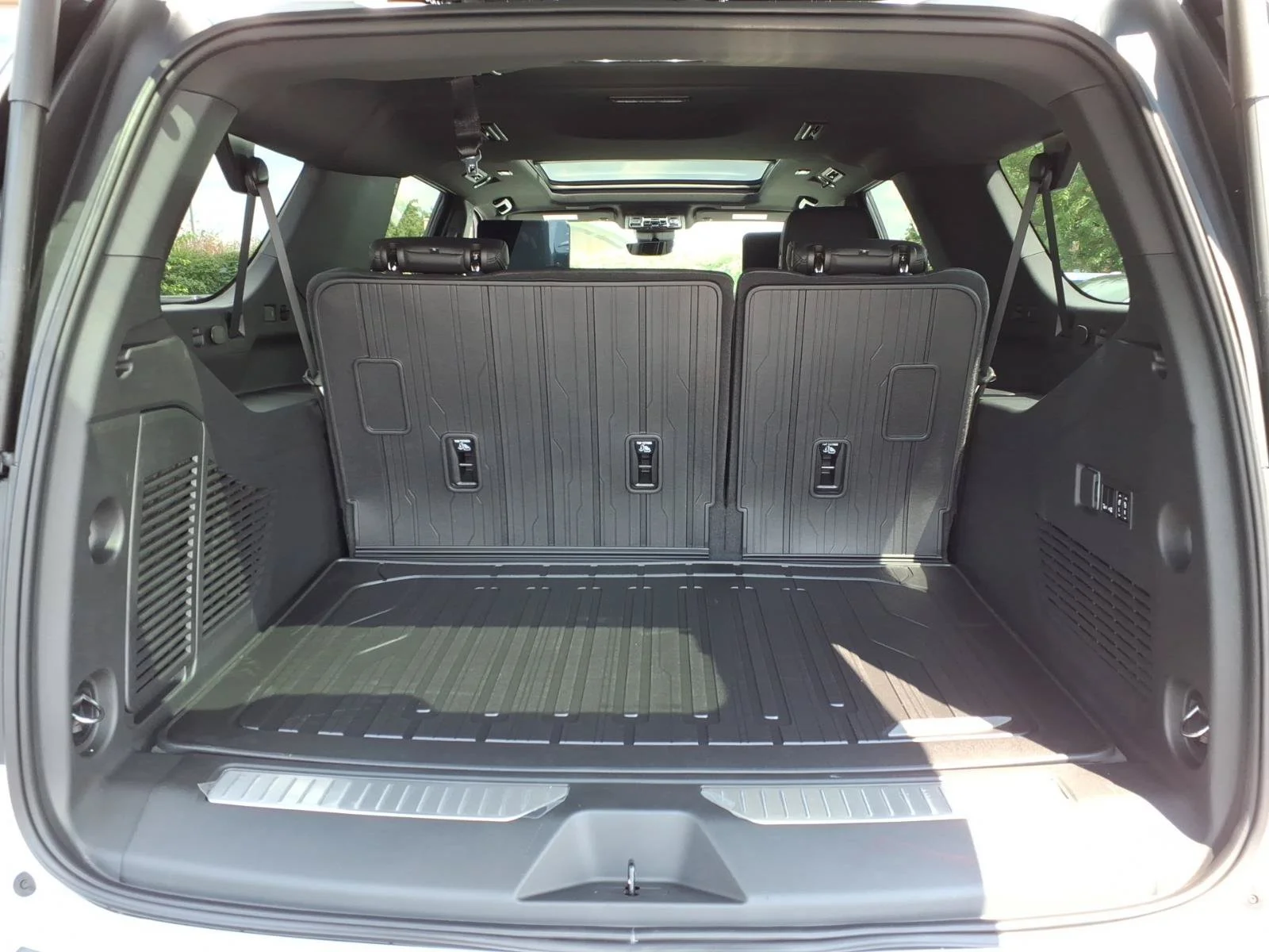2026 GMC Yukon XL Denali - Photo 13