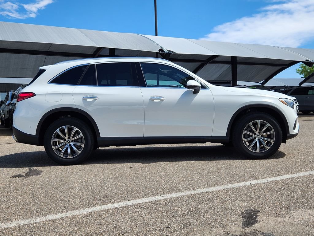 New 2027 Polar White Mercedes-Benz GLC 300 4MATIC® image 2