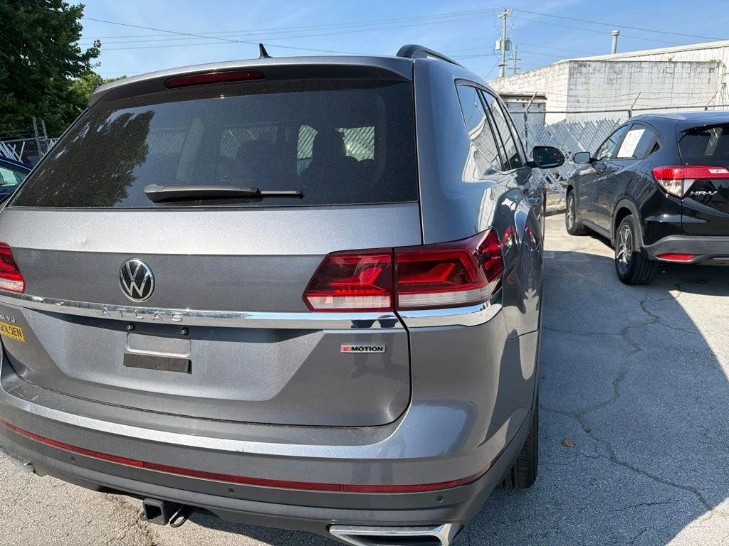 Used 2021 Gray Volkswagen 3.6L V6 SE w/Technology image 4