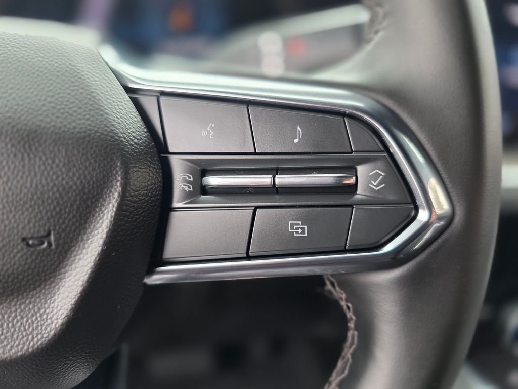 2025 Chevrolet Suburban Z71 - Photo 30
