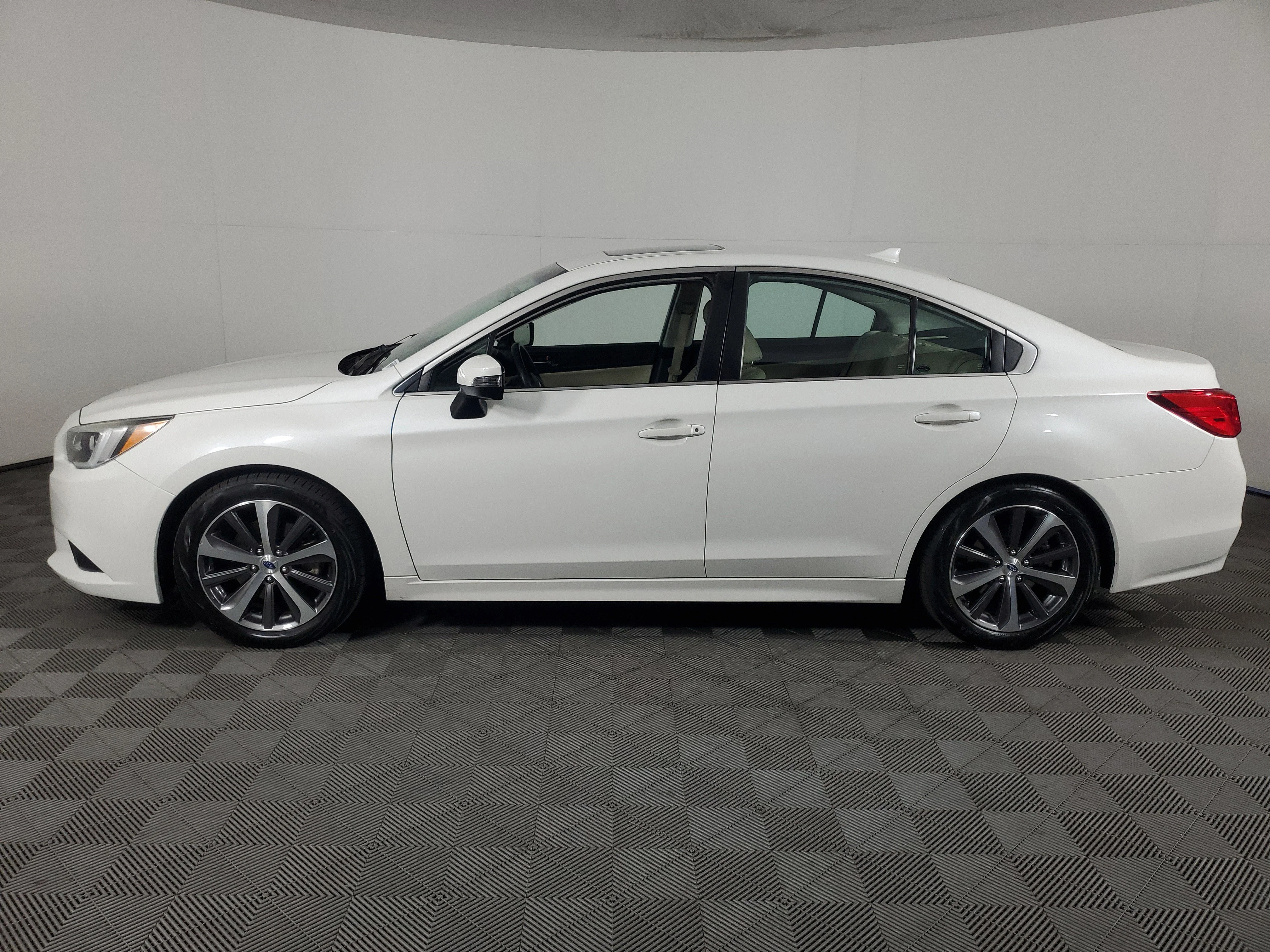 Used 2017 Crystal White Pearl Subaru Limited image 7
