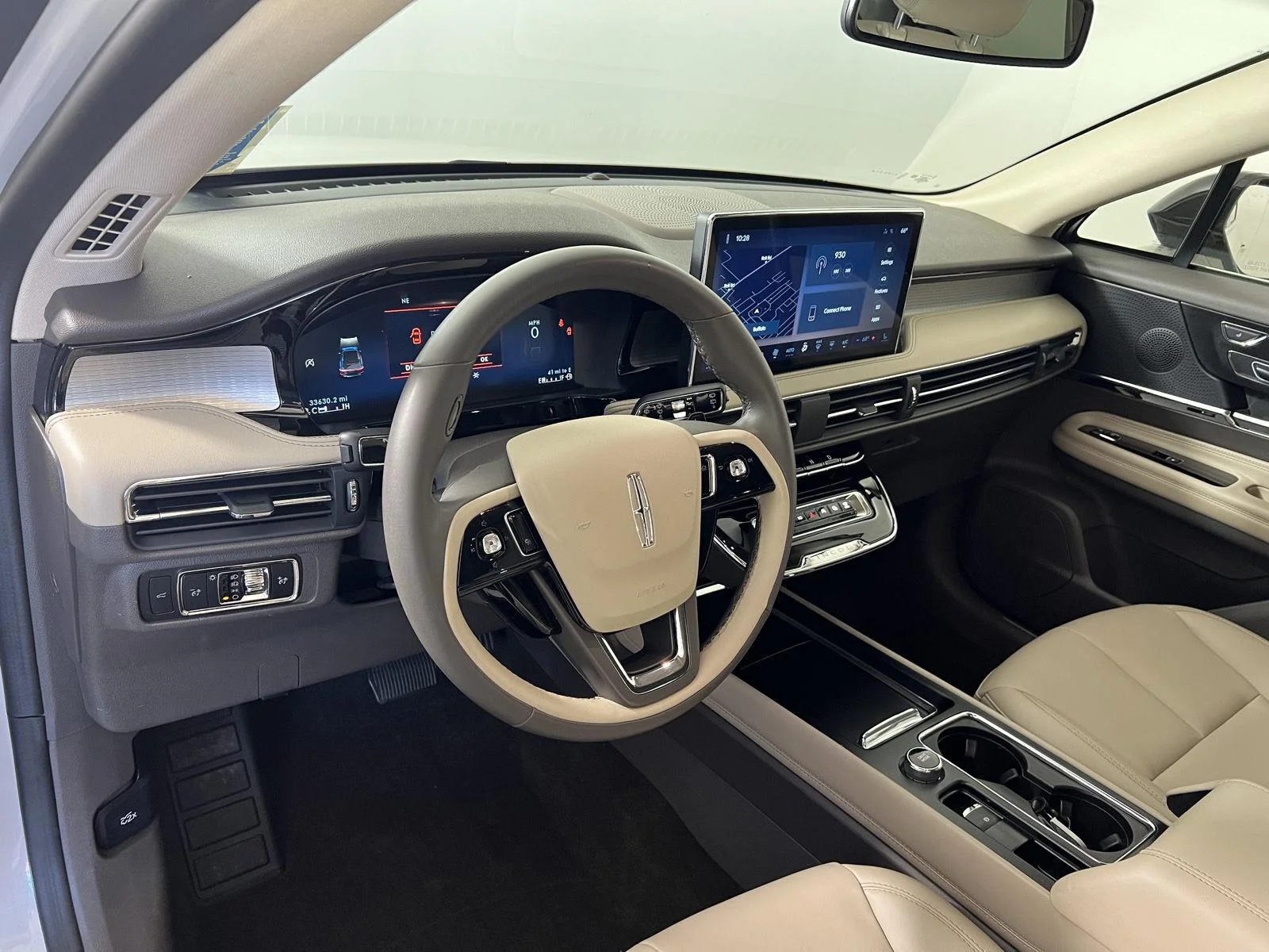 Used 2023  Lincoln Standard image 5