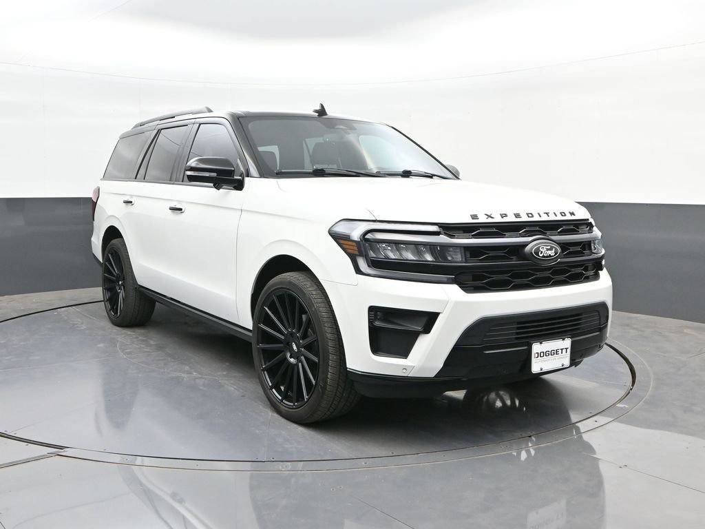 Used 2023 White Ford Limited image 22