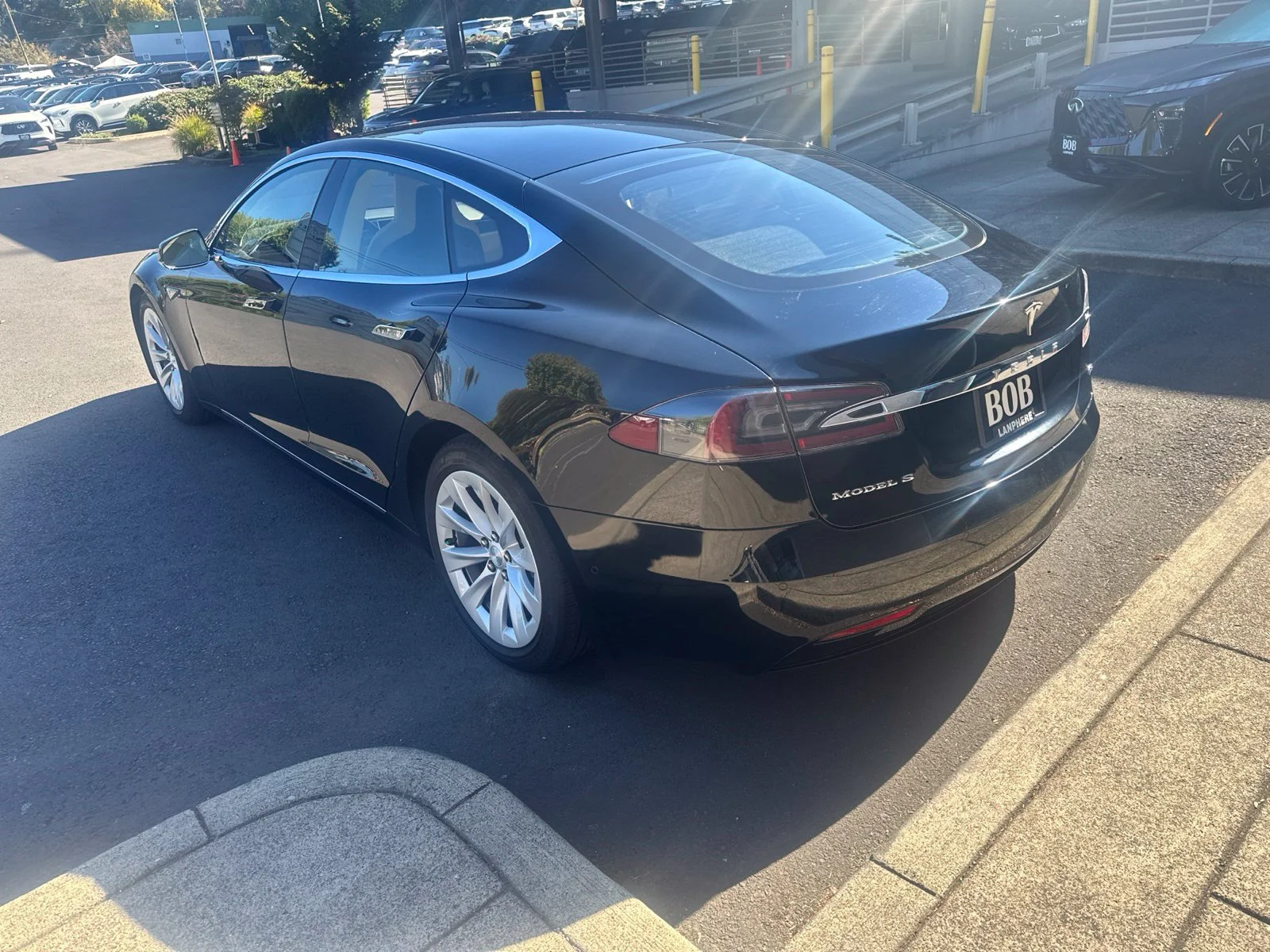 Used 2016 Obsidian Black Metallic Tesla  image 3