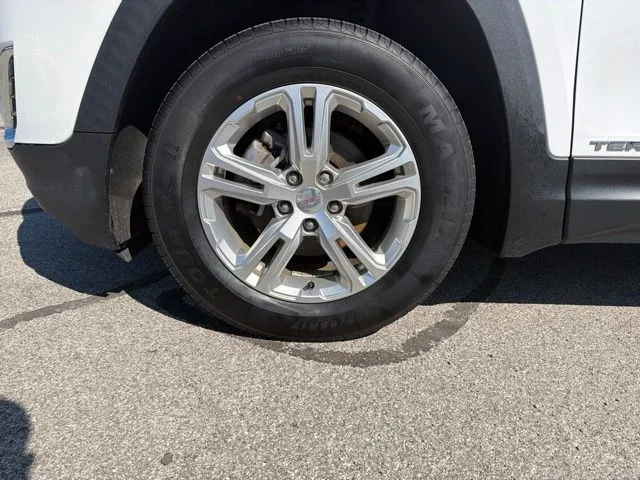 Used 2018 White GMC SLE image 10