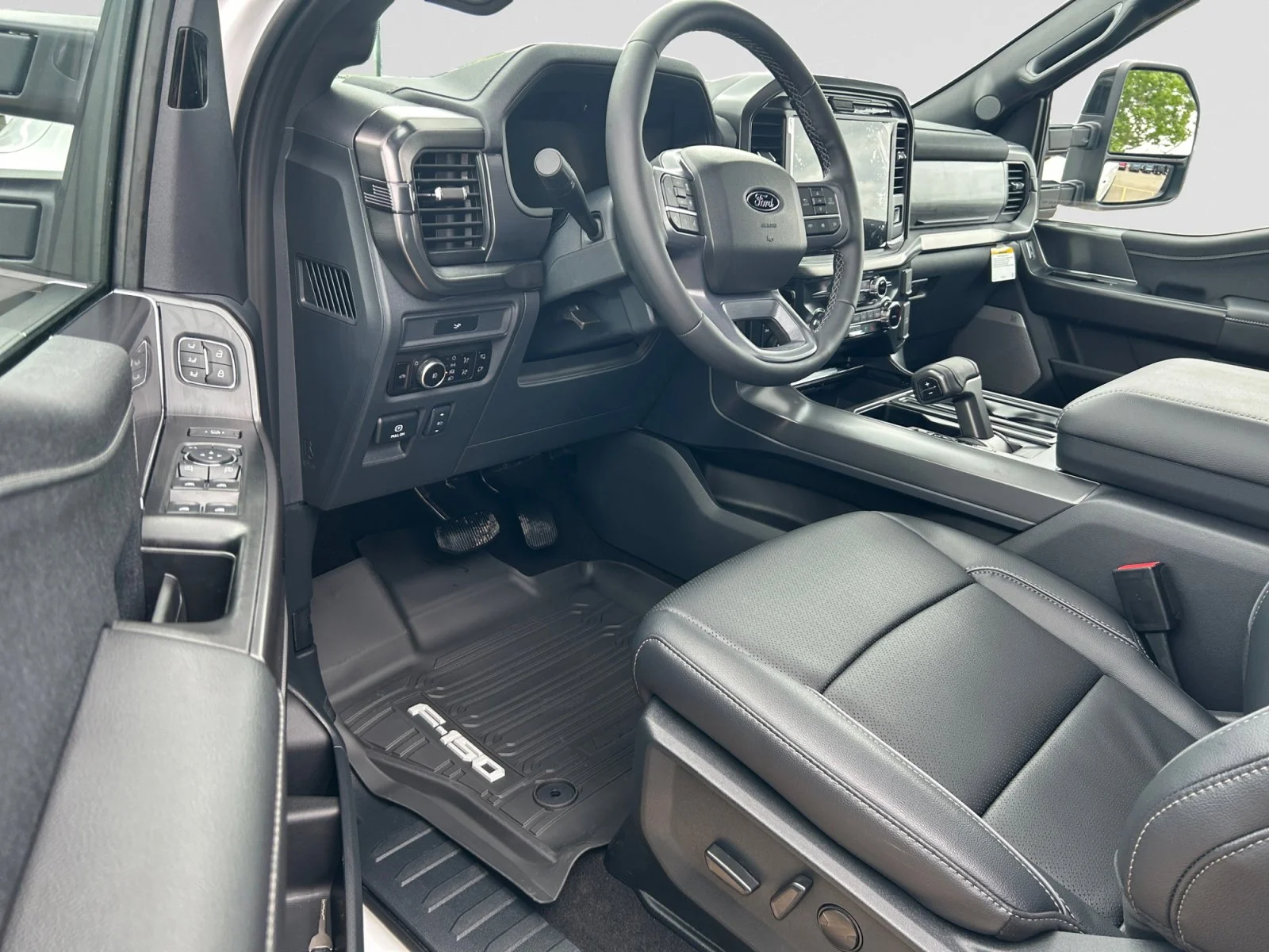New 2026 Oxford White Ford Lariat image 13