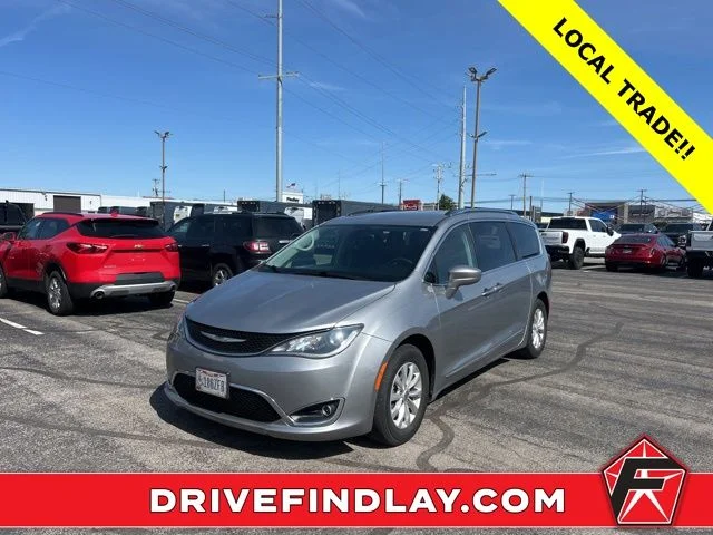 2019 Chrysler Pacifica Touring L's photo