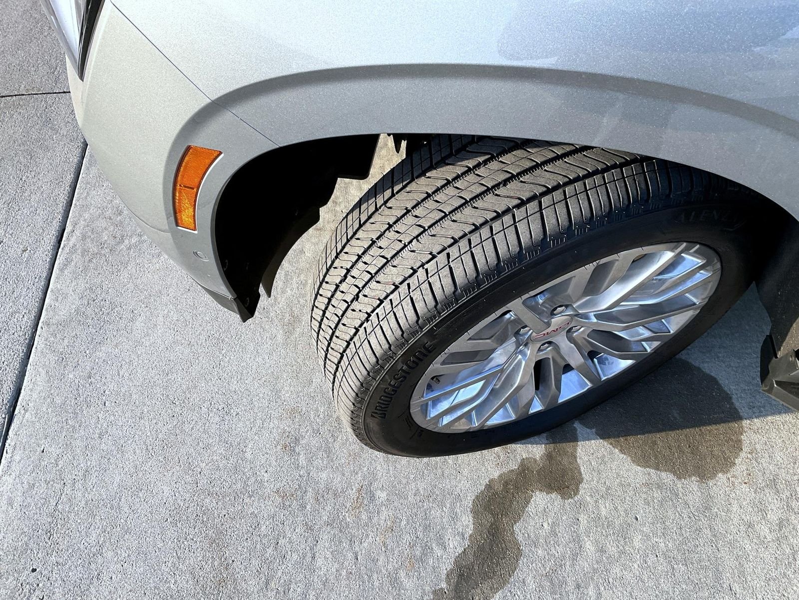 Used 2025 Silver GMC Denali image 25