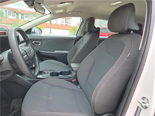 Used 2025 Snow White Pearl KIA LXS (IVT) image 14