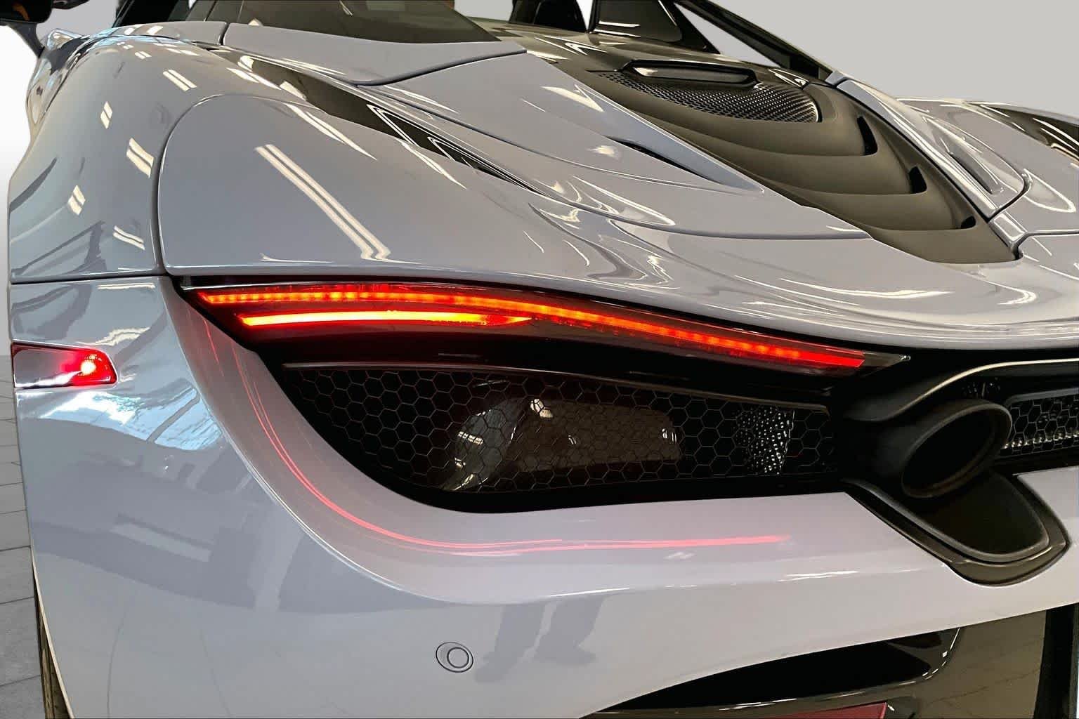 Used 2021 Ceramic Grey McLaren Performance image 24