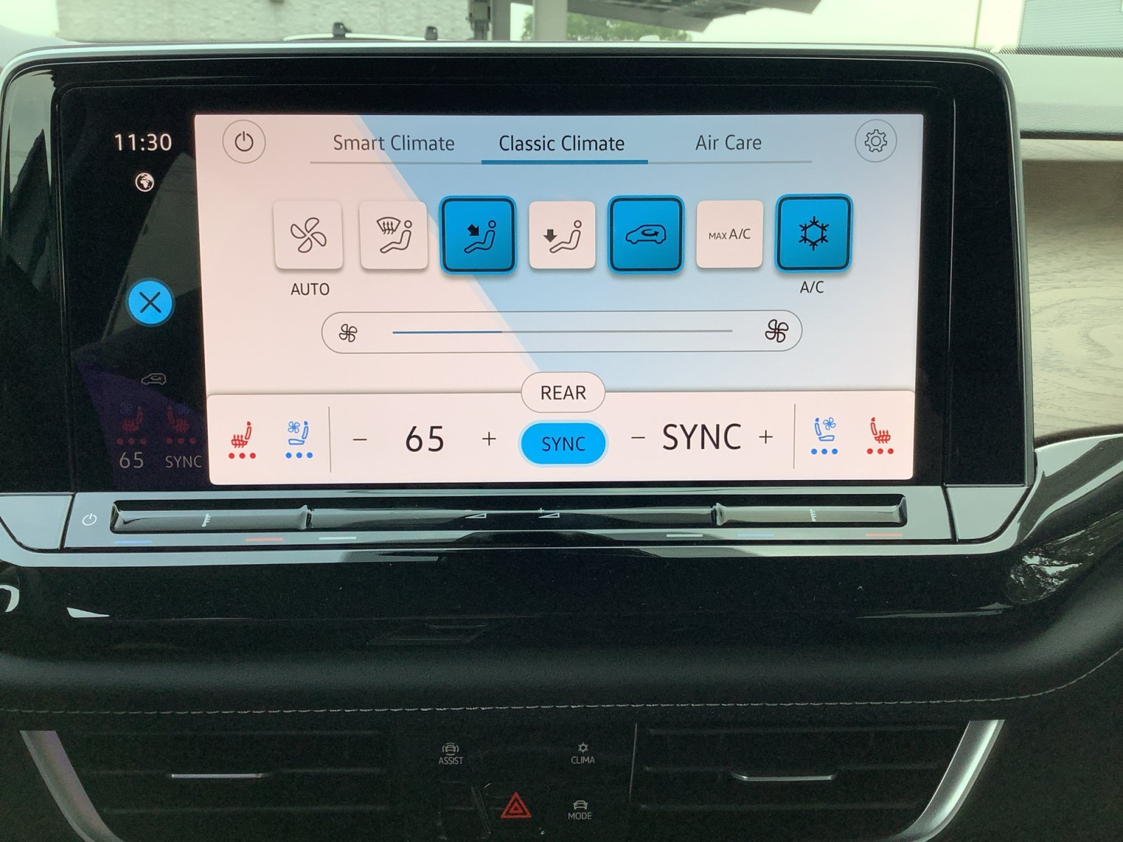 New 2026 OPAL WHITE Volkswagen 2.0T SE image 23
