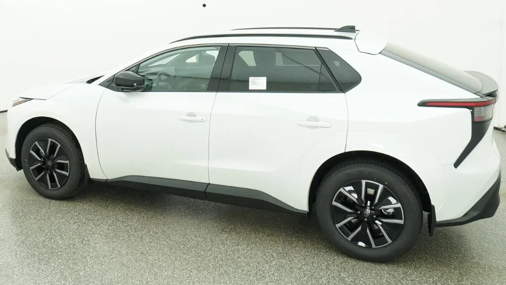 New 2026 Wind Chill Pearl Toyota XLE image 11