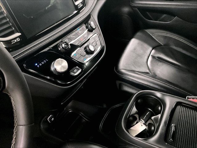 Used 2024 White Chrysler Select S Appearance image 20