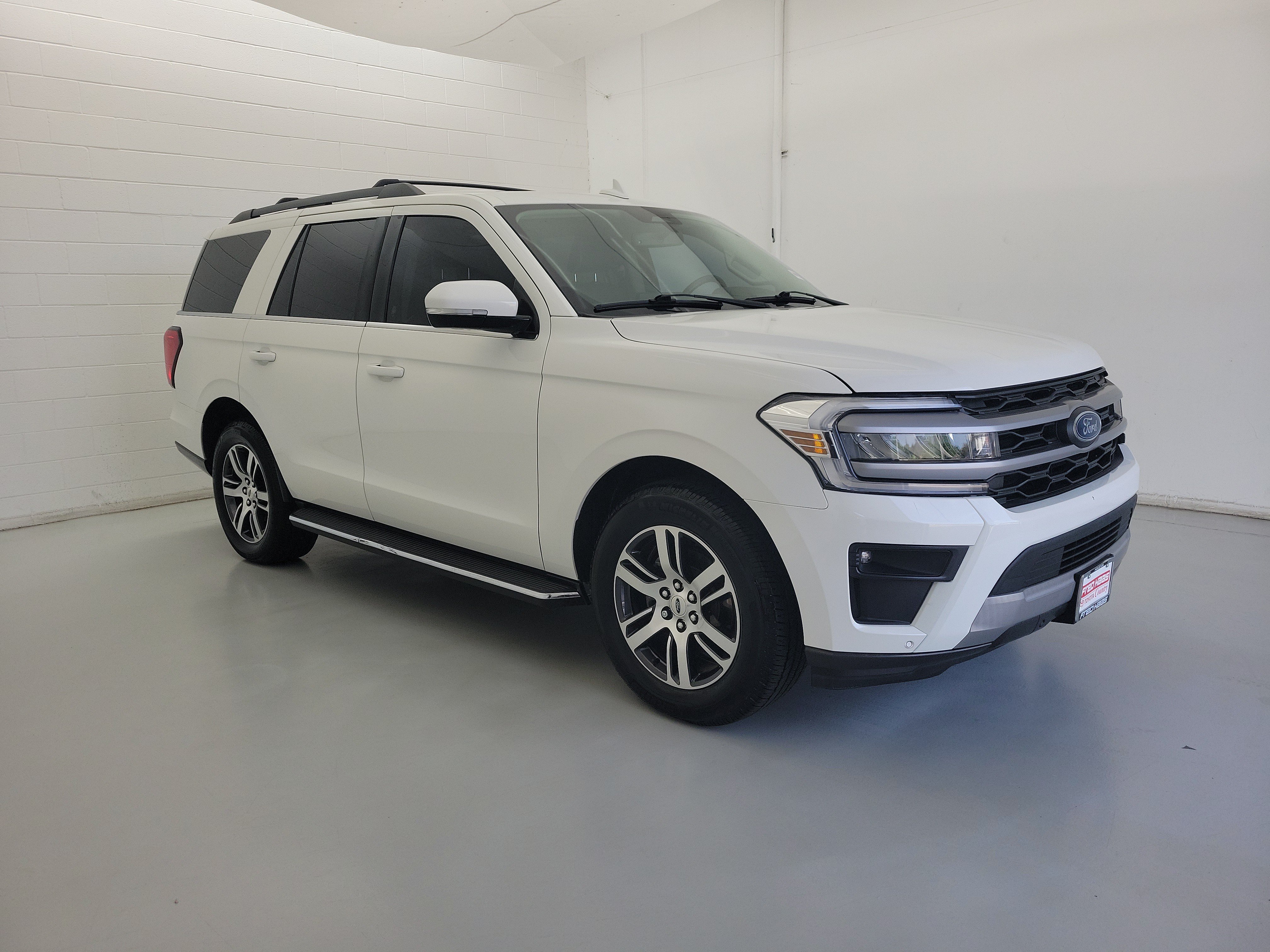 Used 2022 White Metallic Ford XLT image 4