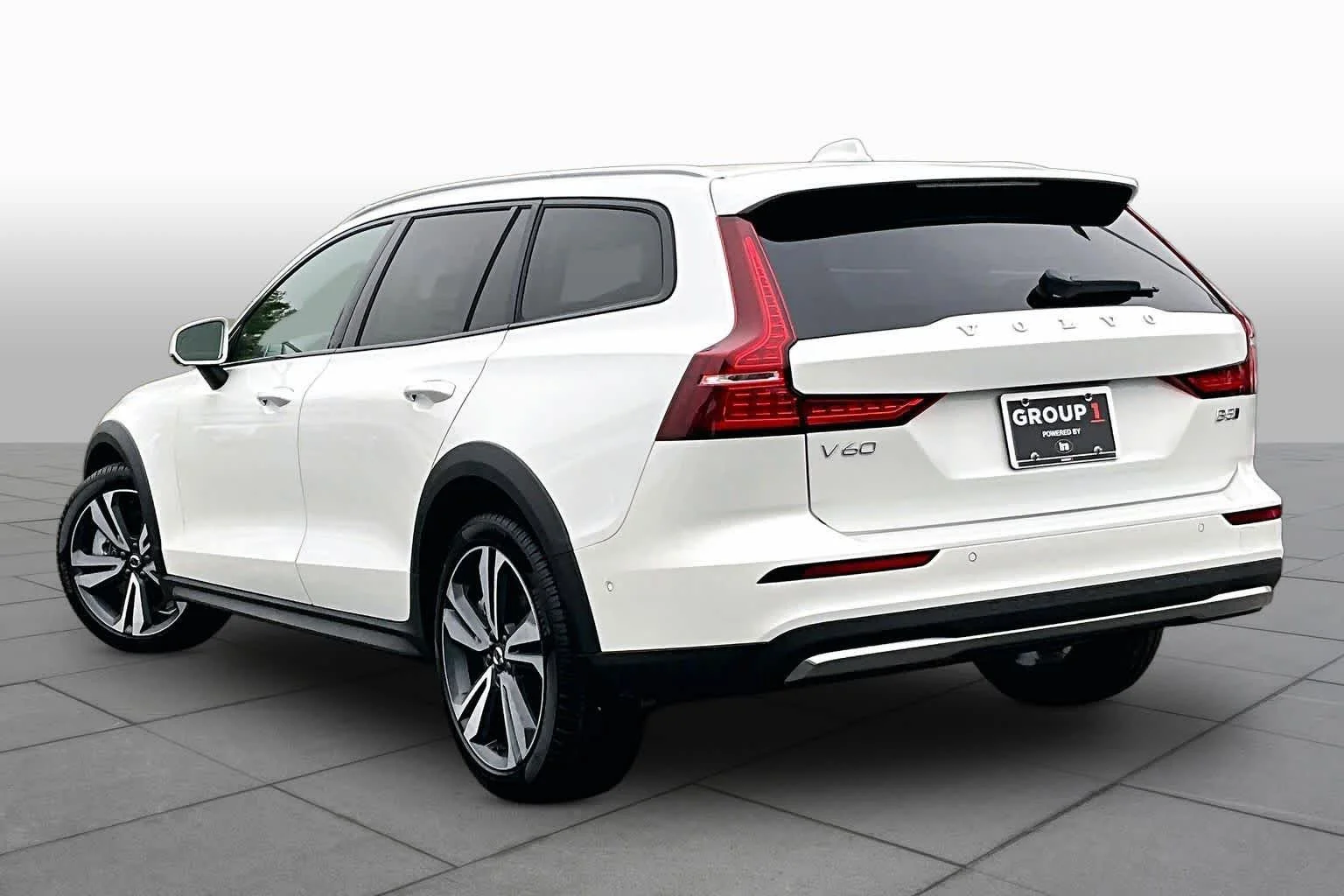 New 2026 Crystal White Volvo Plus image 3
