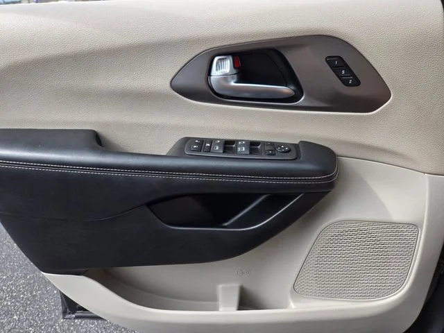 Used 2022 Gray Chrysler Touring L image 35