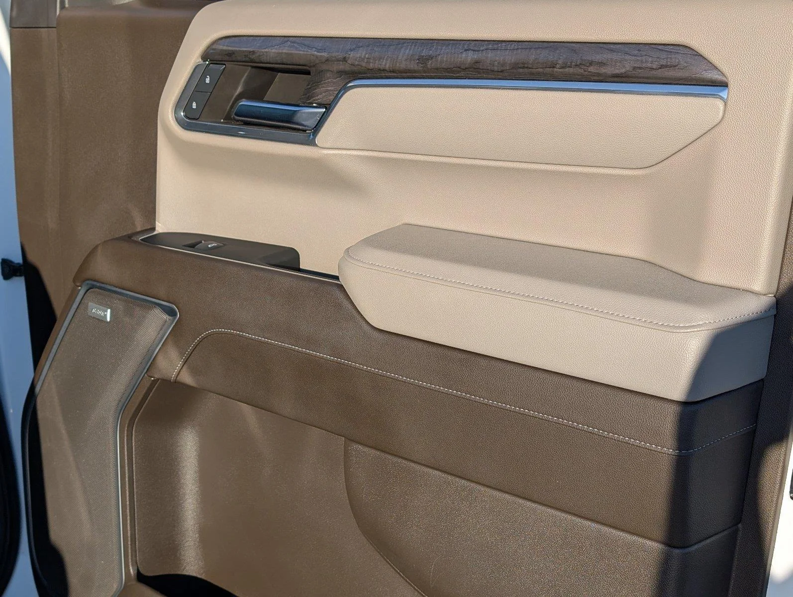 Used 2024 Iridescent Pearl Tricoat Chevrolet LTZ image 40