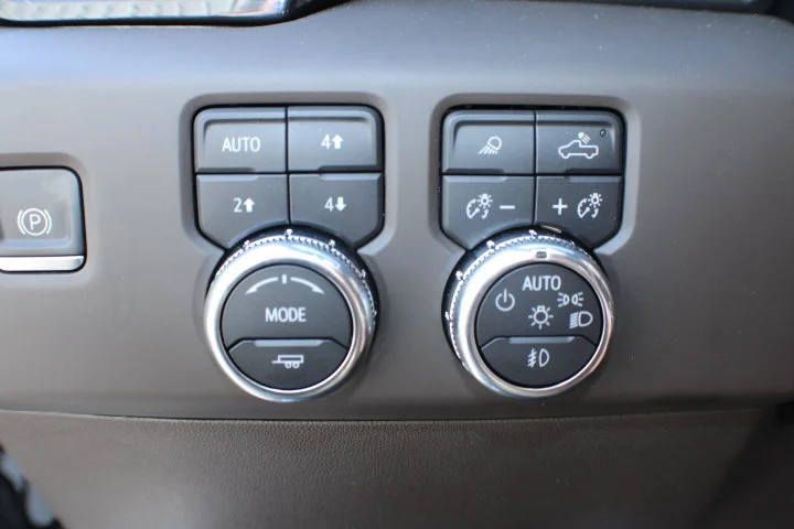 Used 2023 WHITE FROST TRICOAT GMC Denali image 7