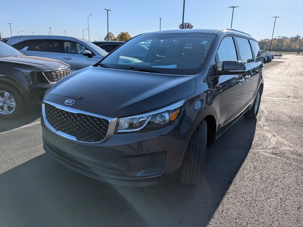Used 2018 Platinum Graphite Kia LX image 3