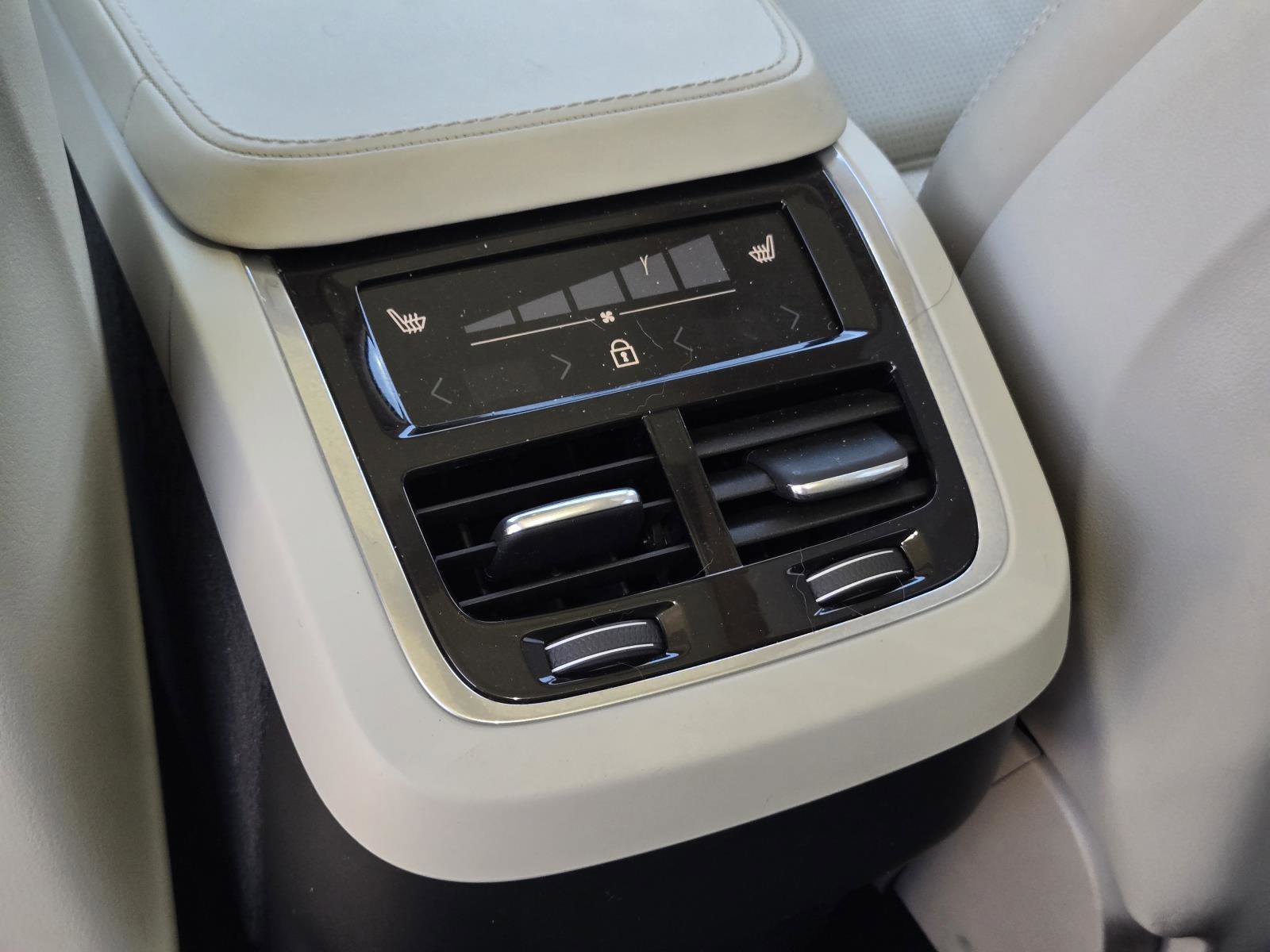 Used 2019 Crystal White Pearl Volvo Inscription image 34