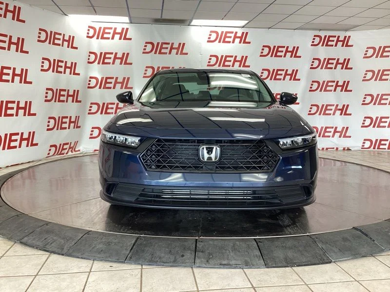 Used 2023  Honda EX image 2