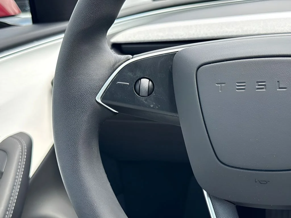 Used 2024  Tesla Base image 17