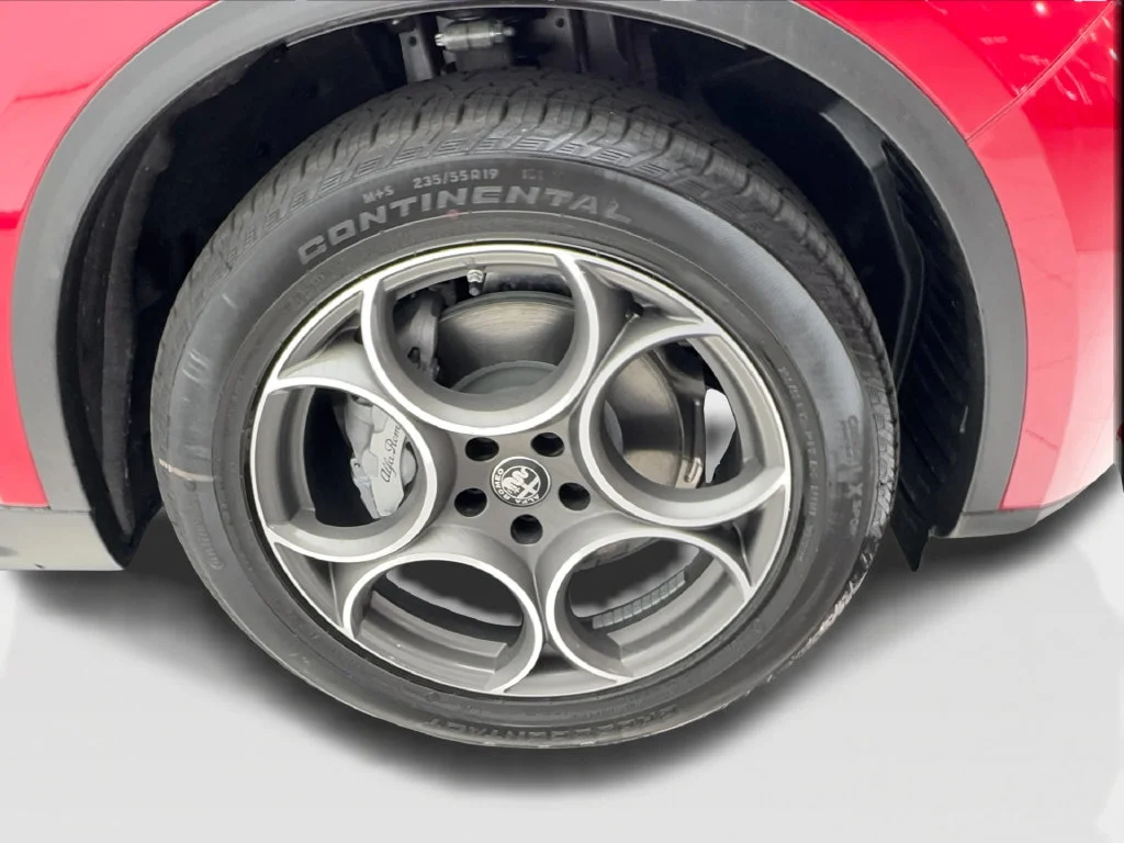 New 2026 Red Alfa Romeo Base image 16