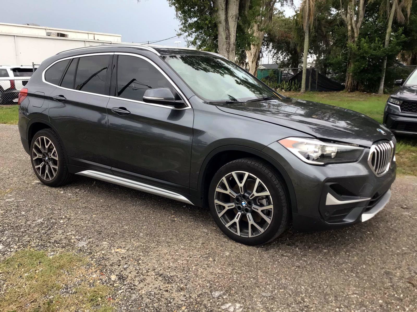 Used 2022 Mineral Grey Metallic BMW sDrive28i image 3