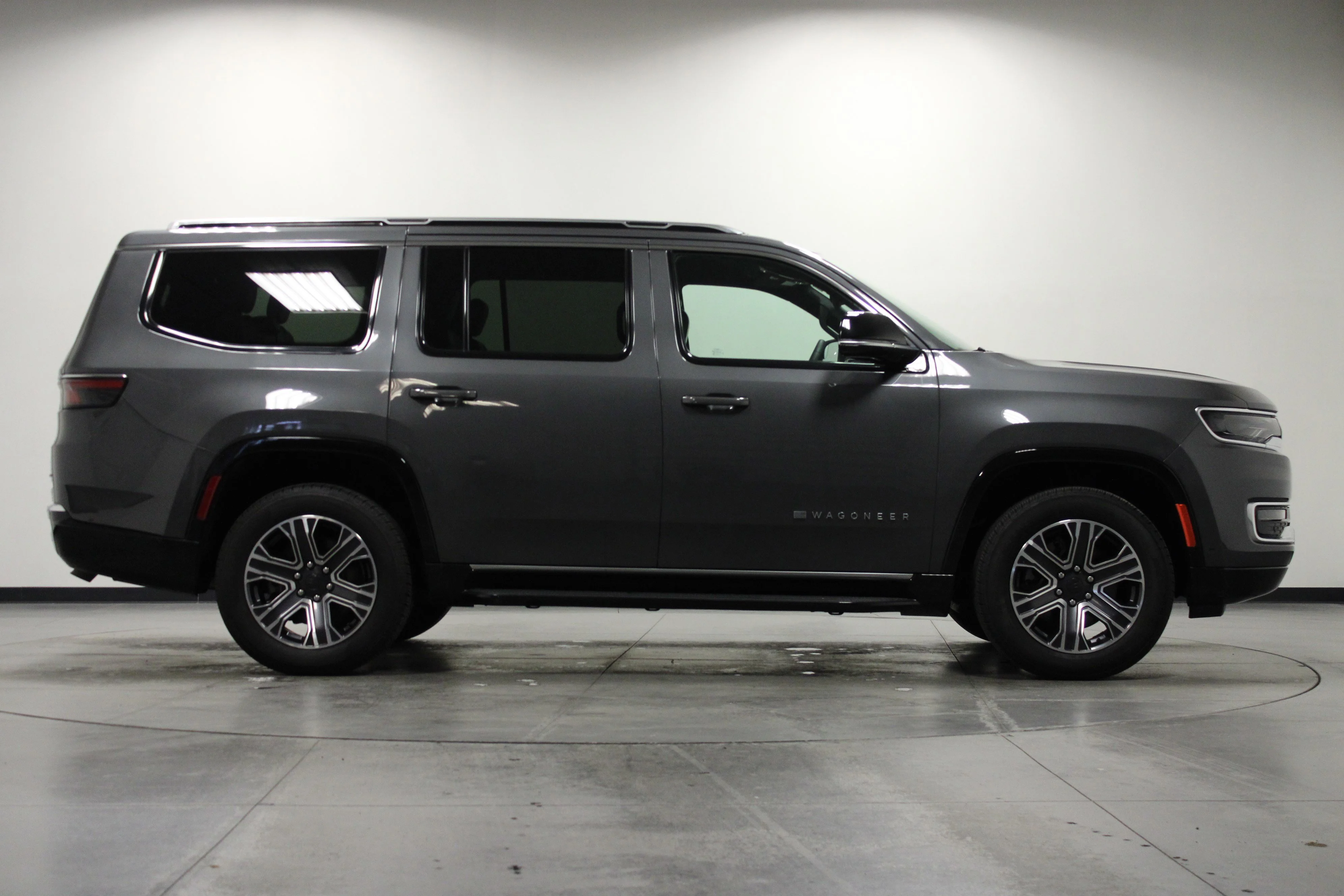 Used 2024 Baltic Gray Metallic Clearcoat Jeep Series II image 3