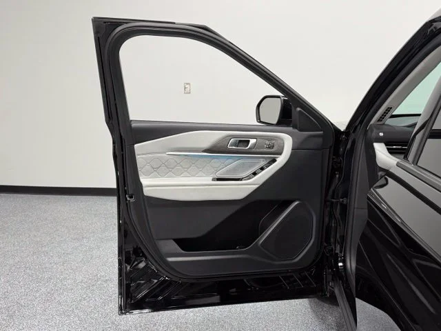 Used 2025 Black Ford Platinum image 11