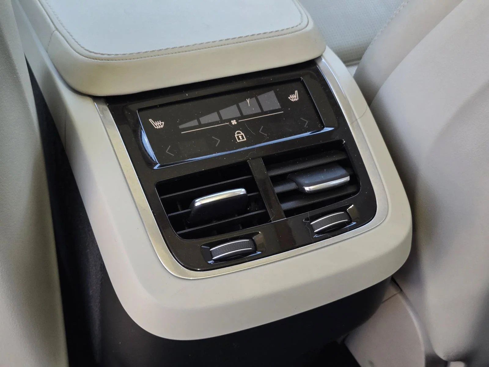 Used 2019 Crystal White Pearl Volvo Inscription image 34