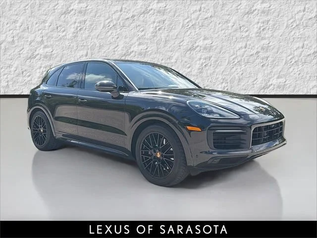2023 Porsche Cayenne GTS's photo