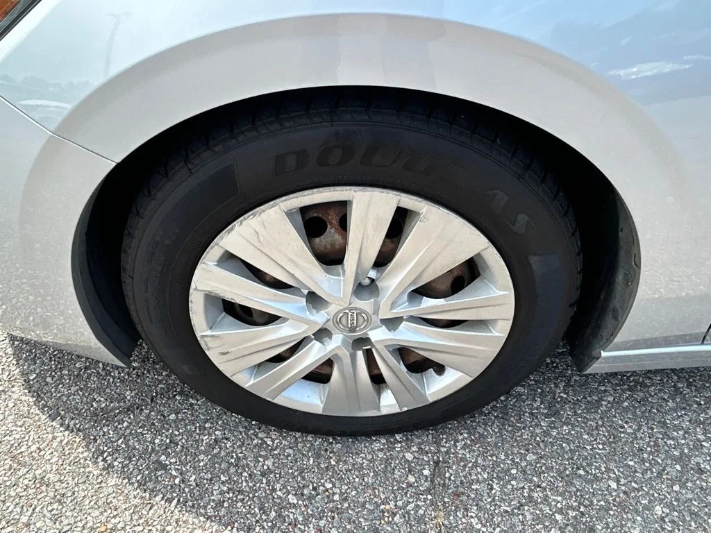 Used 2020 Silver Nissan S image 10