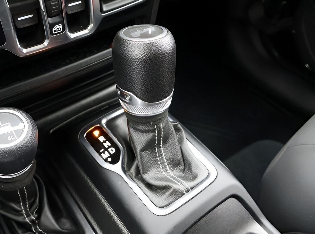 Used 2022 Black Jeep Unlimited Sahara image 27